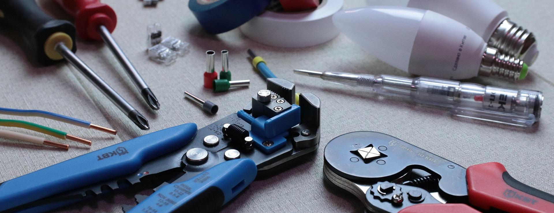 Magasin D'outils -Magasin D'outils electrician 3087536 1920